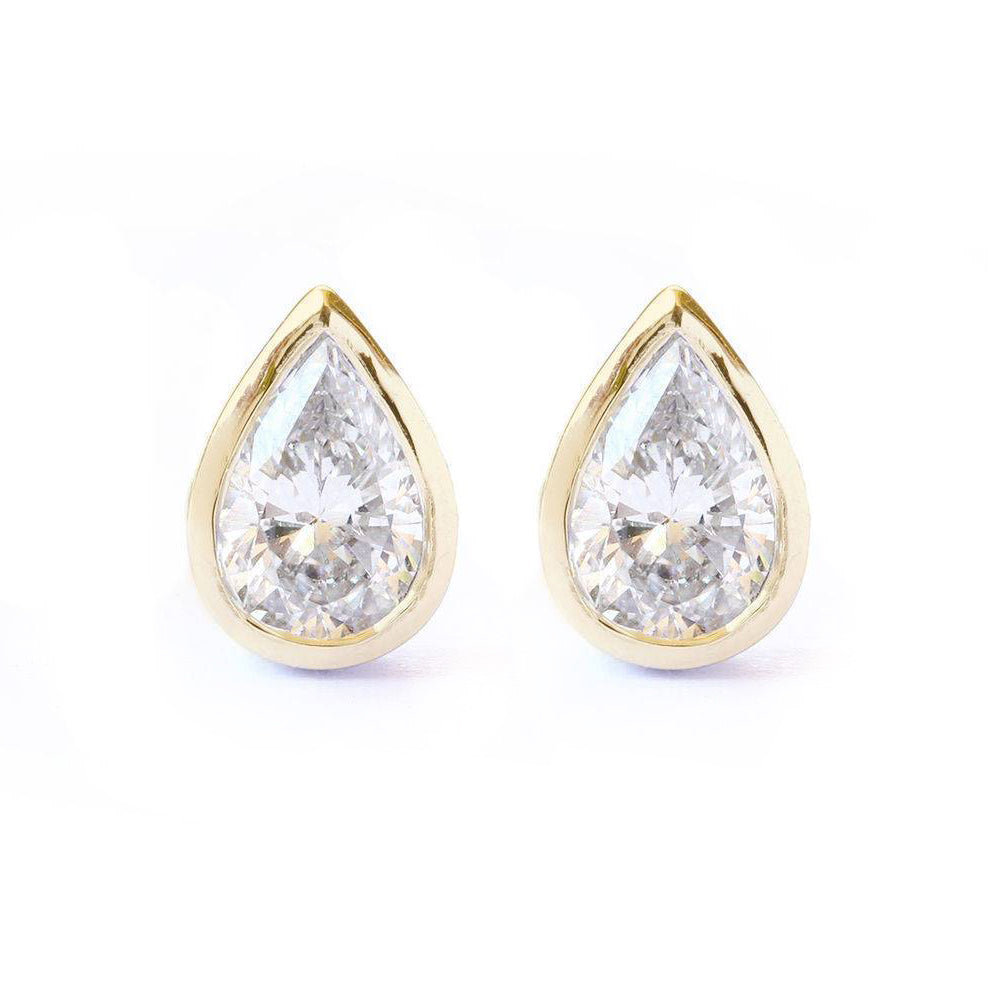 Pear diamond dainty stud earrings ♥