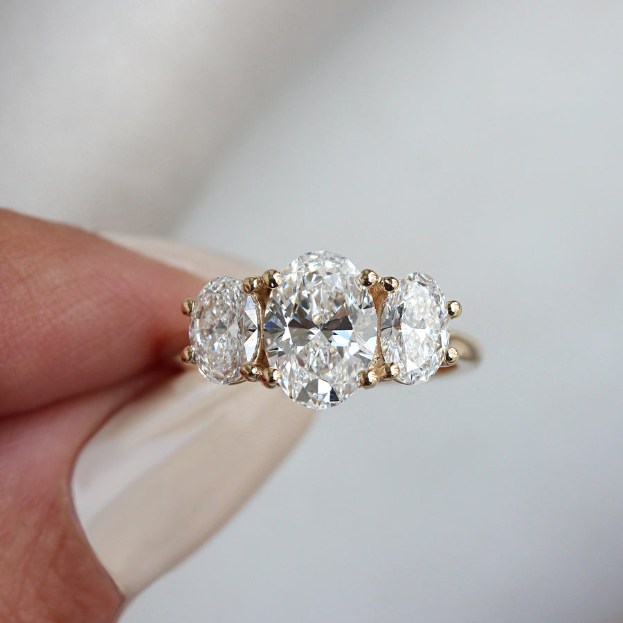 Three Interlocking Oval Rings Oval Diamonds Three Stone Engagement ring | sillyshinydiamonds