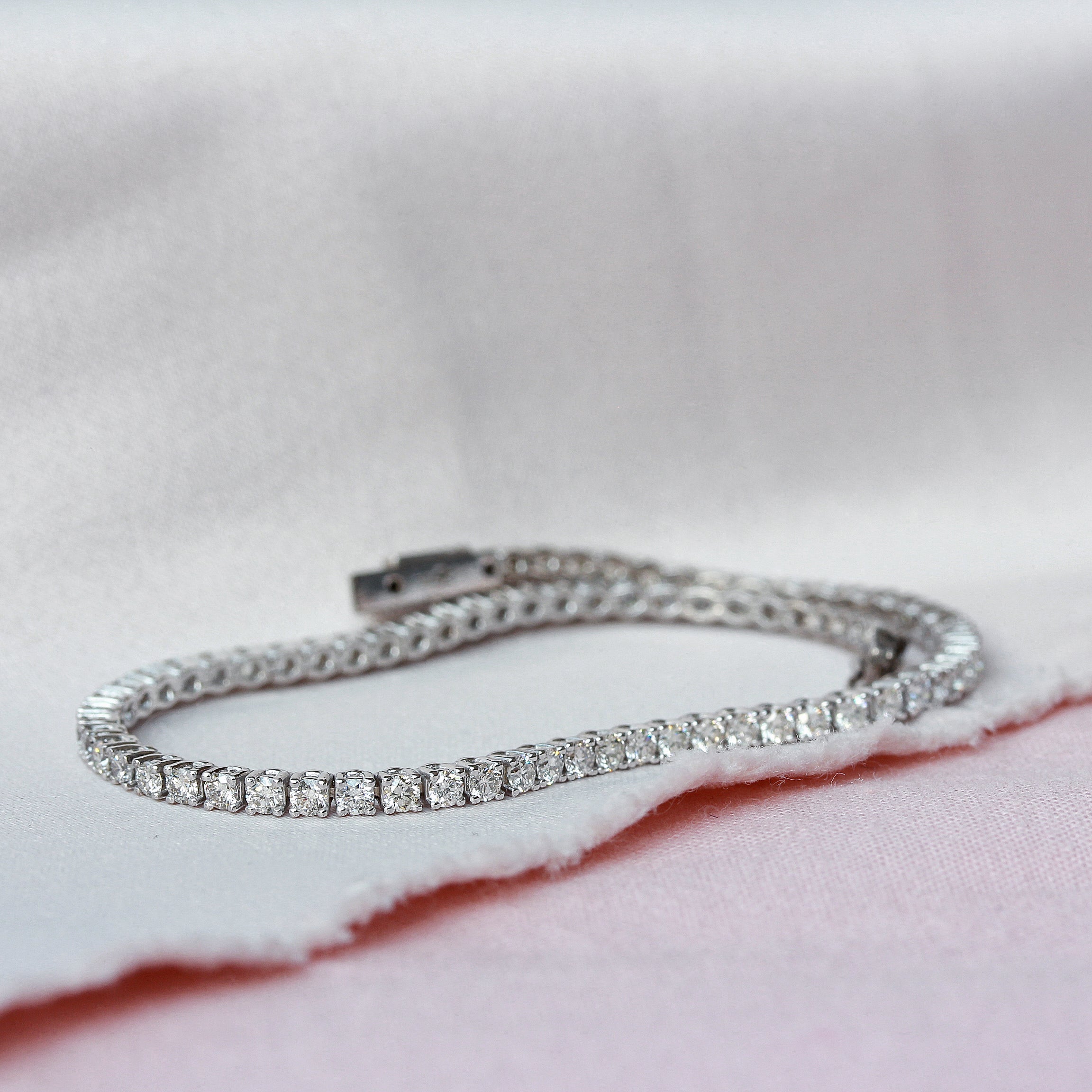 Classic diamond tennis bracelet 2.80 carat